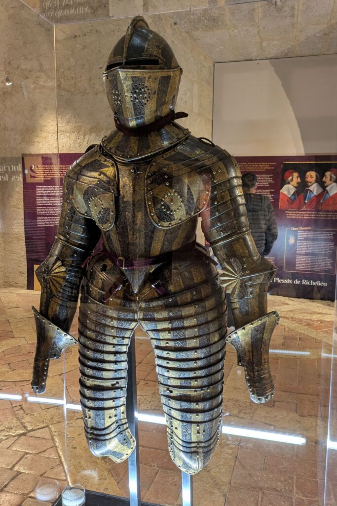 suit-of-armour, photo taken in Château de Lavardens
