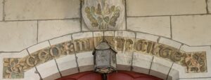 Céad Míle Fáilte text above entrance